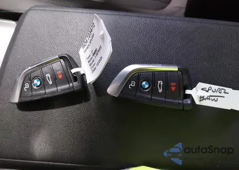 2021 BMW 330I xDrive z USA, uszkodzony, nr VIN 3MW5R7J00M8B96436